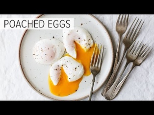 POACHED EGGS | how to poach an egg (perfectly)